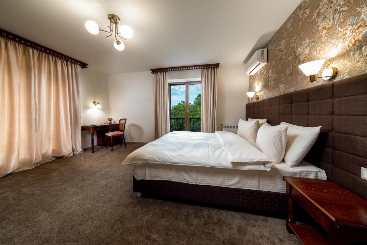 Park Hotel Kaylaka 플레벤 외부 사진