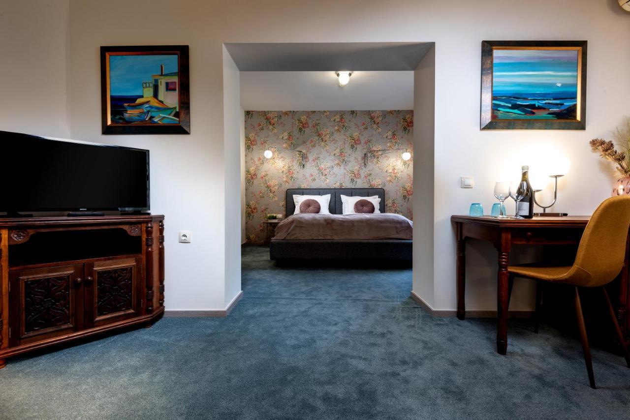 Park Hotel Kaylaka 플레벤 외부 사진