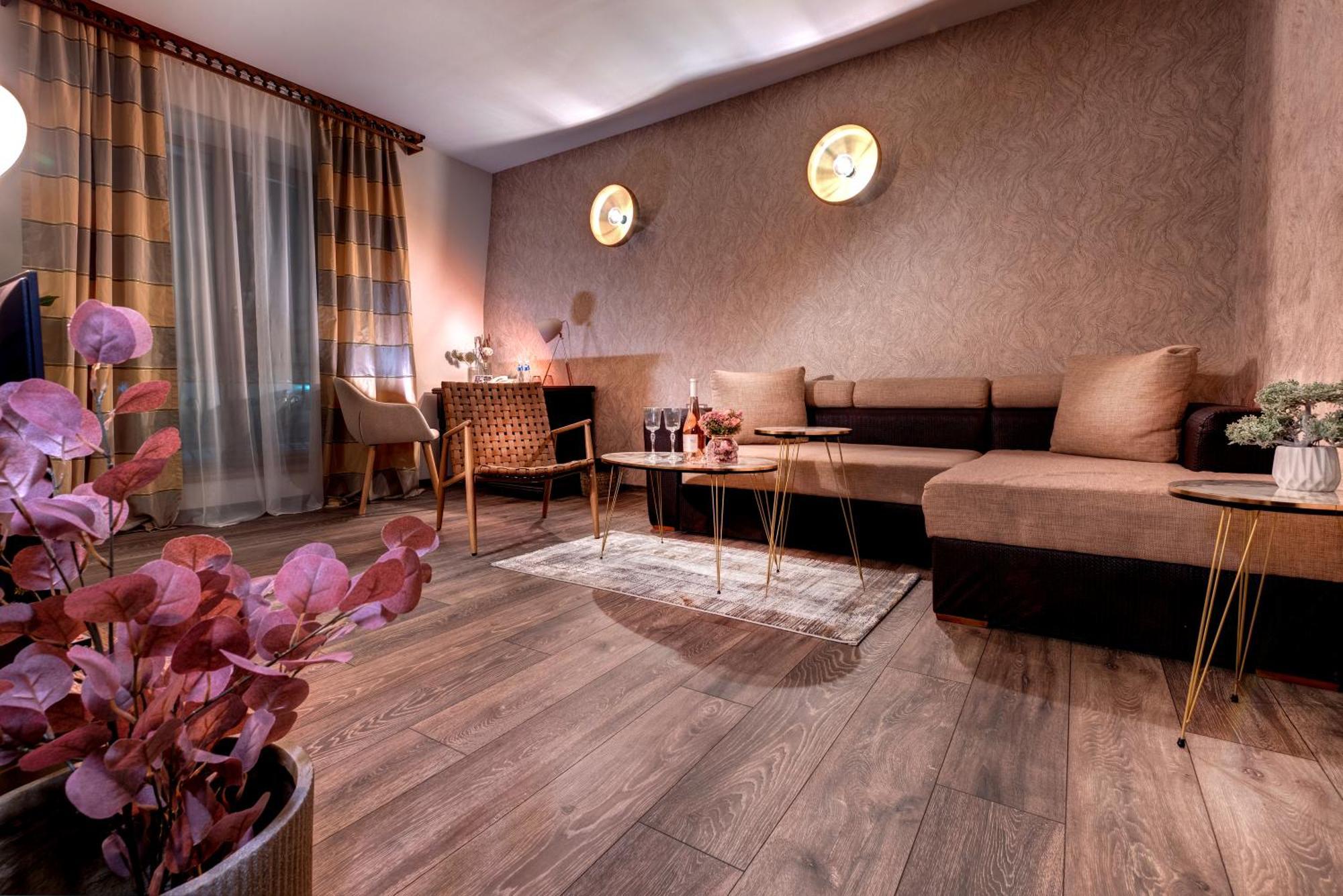 Park Hotel Kaylaka 플레벤 외부 사진