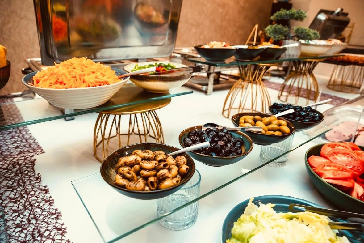 Park Hotel Kaylaka 플레벤 외부 사진